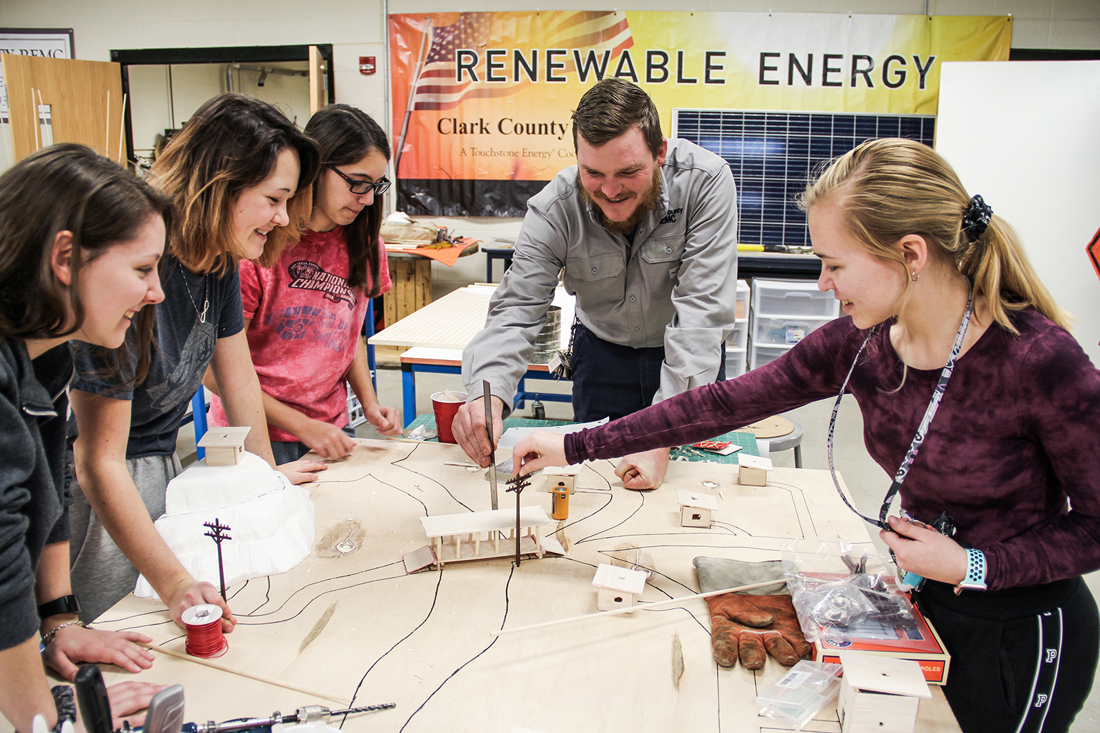 Coop helps students learn about electric utility jobs Hoosier Energy